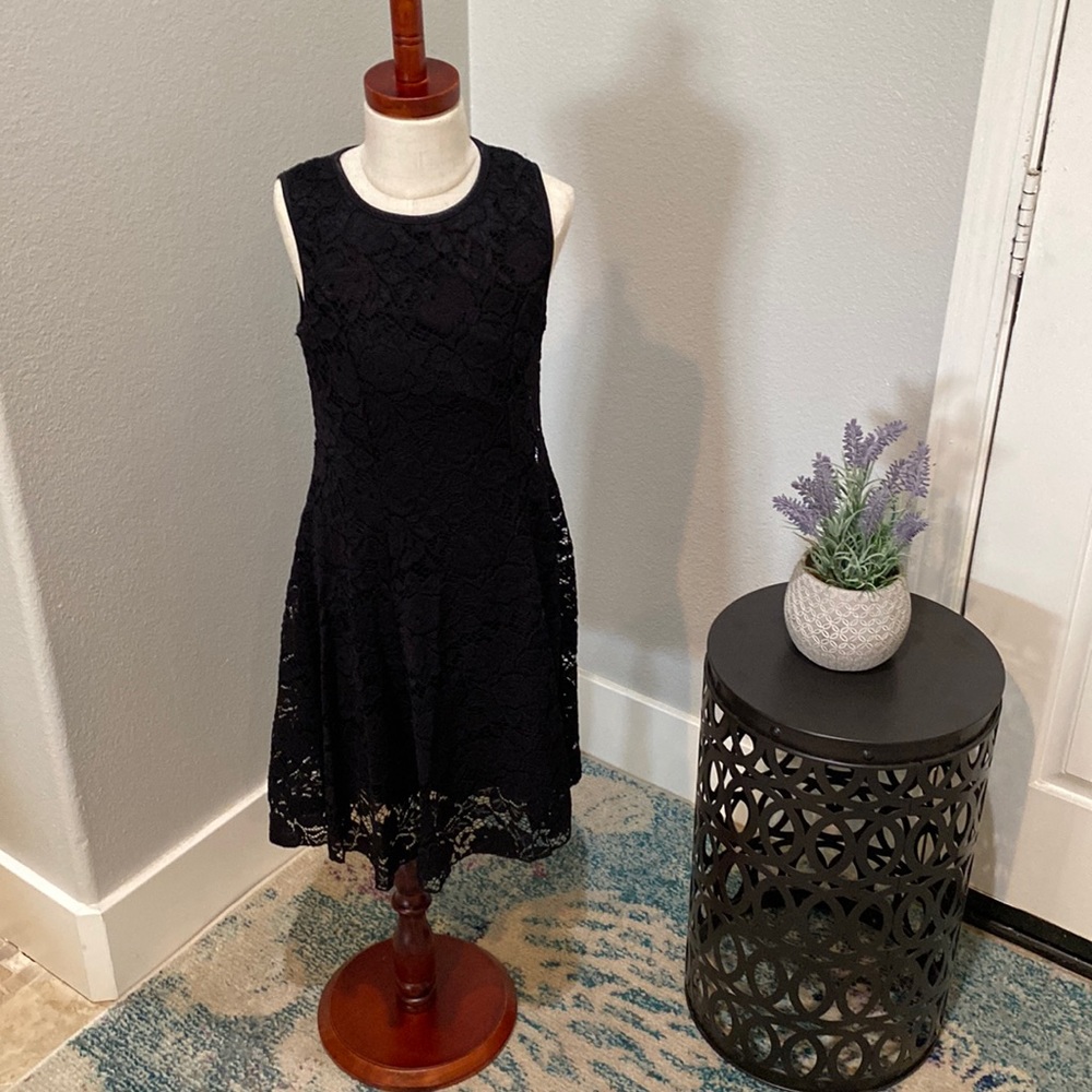 Cute little dress lined nicely, not itchy very comfortable
